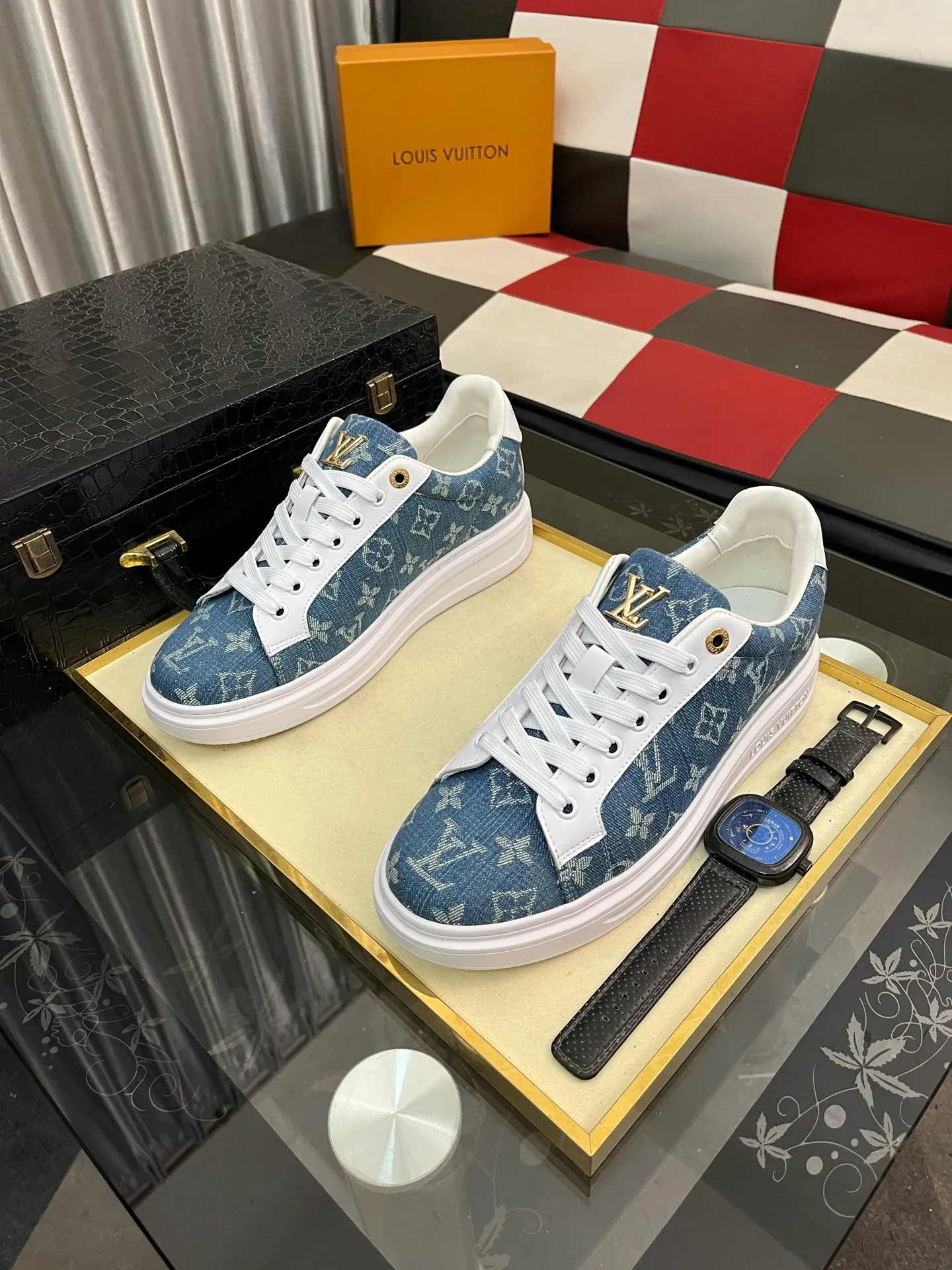 Men's shoes 💰400⌚️⌚️LV Louis Vuitton. The latest trendy casual shoes are popular in physical stores in sizes 38-44. New spring and summer comfortable imported custom original cowhide, unique jacquard fabric element design. Paired with sheepskin lining, Lv original bottom, [taiyang][taiyang] high-end packaging and high quality💪Details determine the quality, you can enter and leave the counter at will, welcome to compare🇮🇹